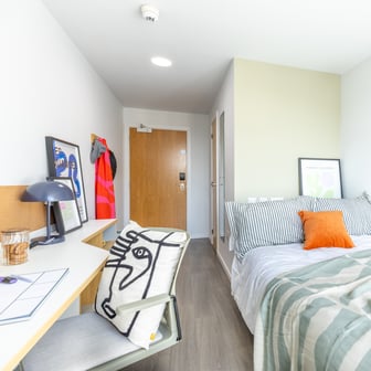 Gold En Suite - Image 1